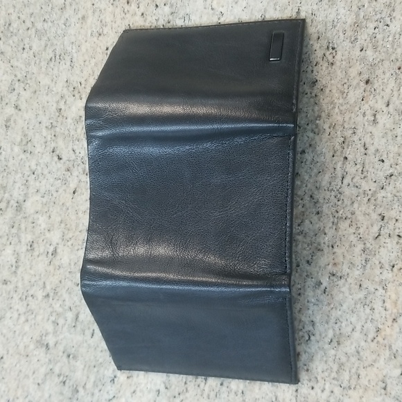NEW Men's Black APT. 9 Tri-fold Wallet - Picture 6 of 7